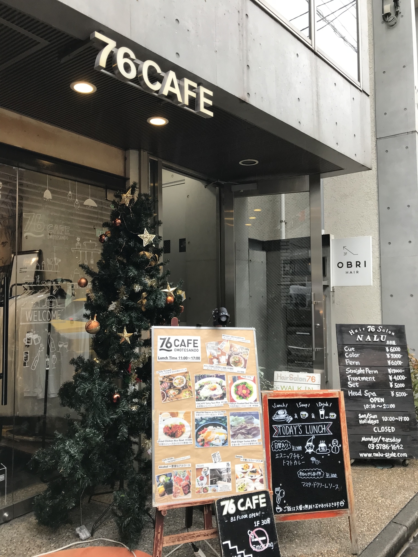 表参道 犬店内可カフェ 76cafe たたかう こいぬ